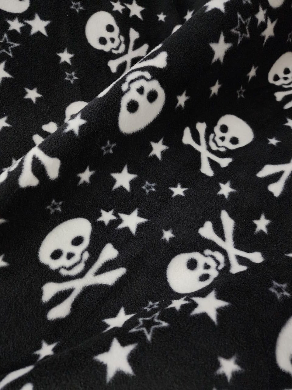 Skulls & Crossbones  Print -  Anti Pill Theme Fleece Fabric, 60” Inches Wide – Sold By The Yard Black/White