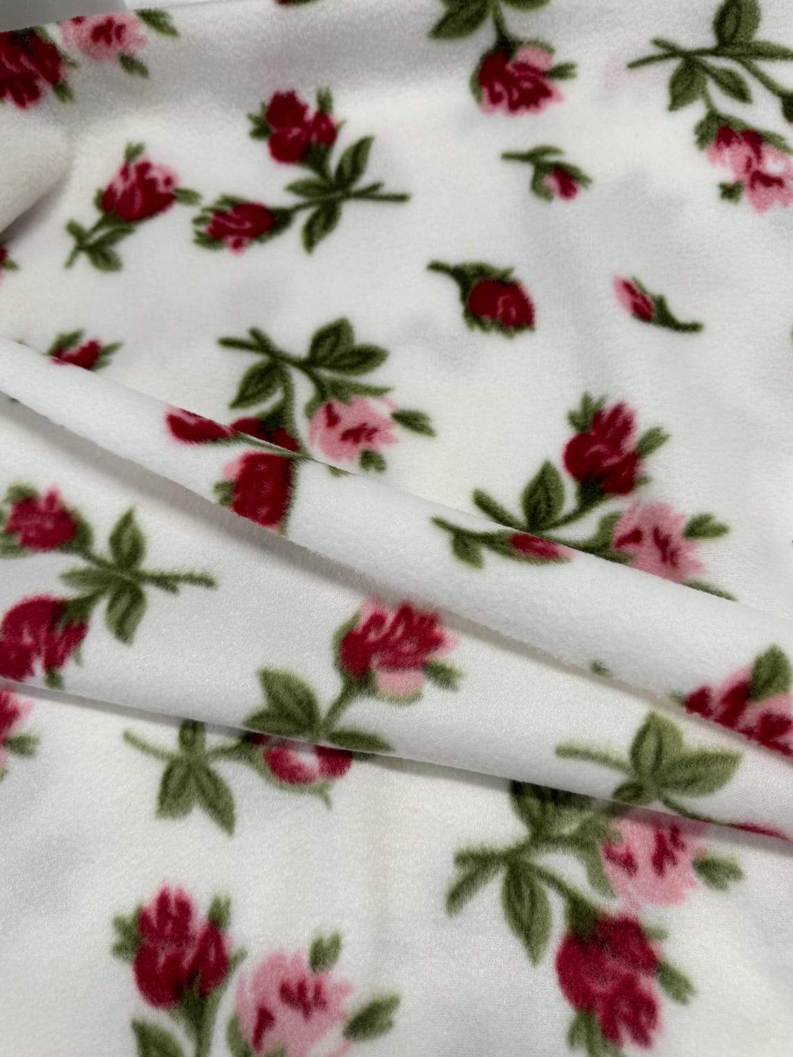 Rose Floral Anti Pill Theme Fleece Fabric, 60” Inches Wide – Sold By The Yard