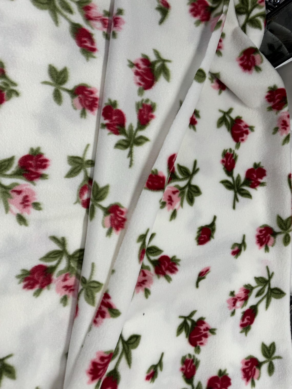 Rose Floral Anti Pill Theme Fleece Fabric, 60” Inches Wide – Sold By The Yard
